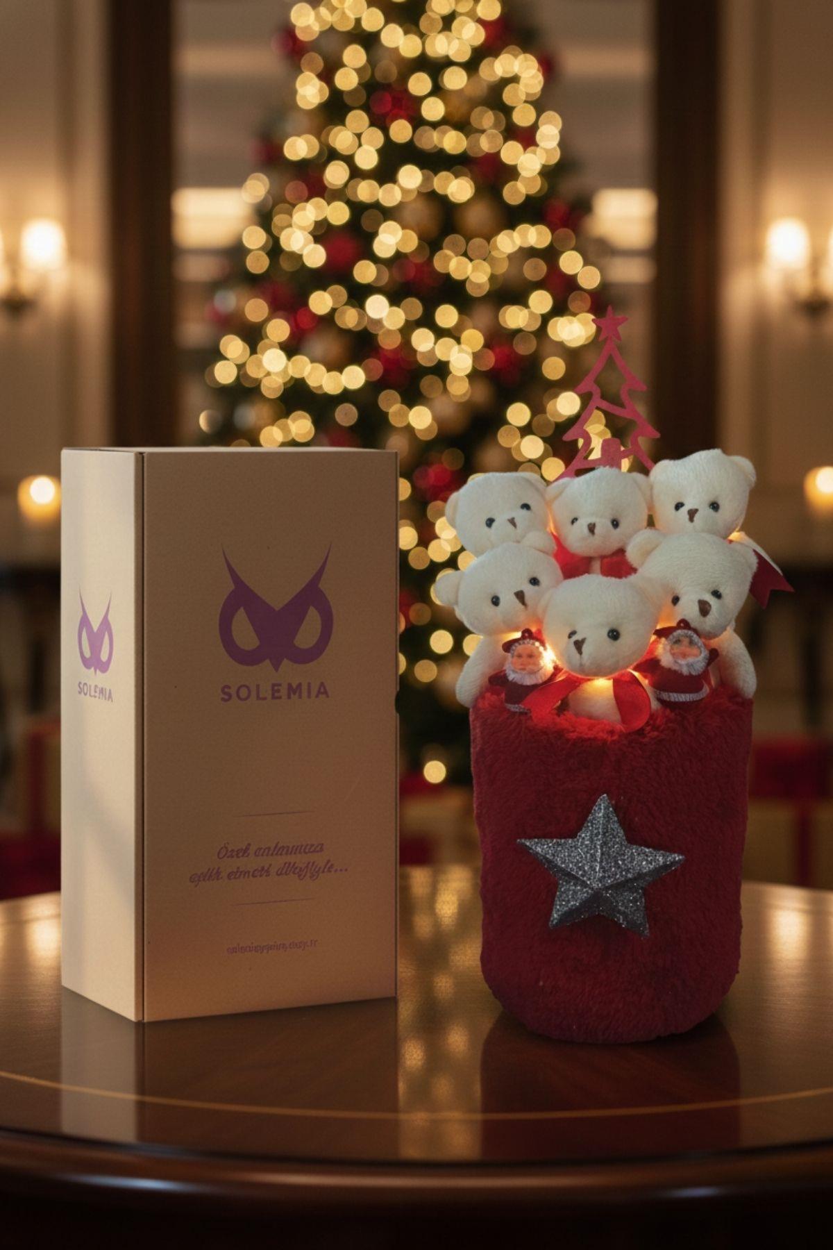 Yeniyıl ÖZEL Seri: Premium Silindir Gümüş Yıldız Detaylı Peluş Kutuda Yılbaşı Temalı LED Işıklı Noel Ağaçlı ve Noel Babalı, Özel Konsept Yeniyıl Ayıcık Buketi