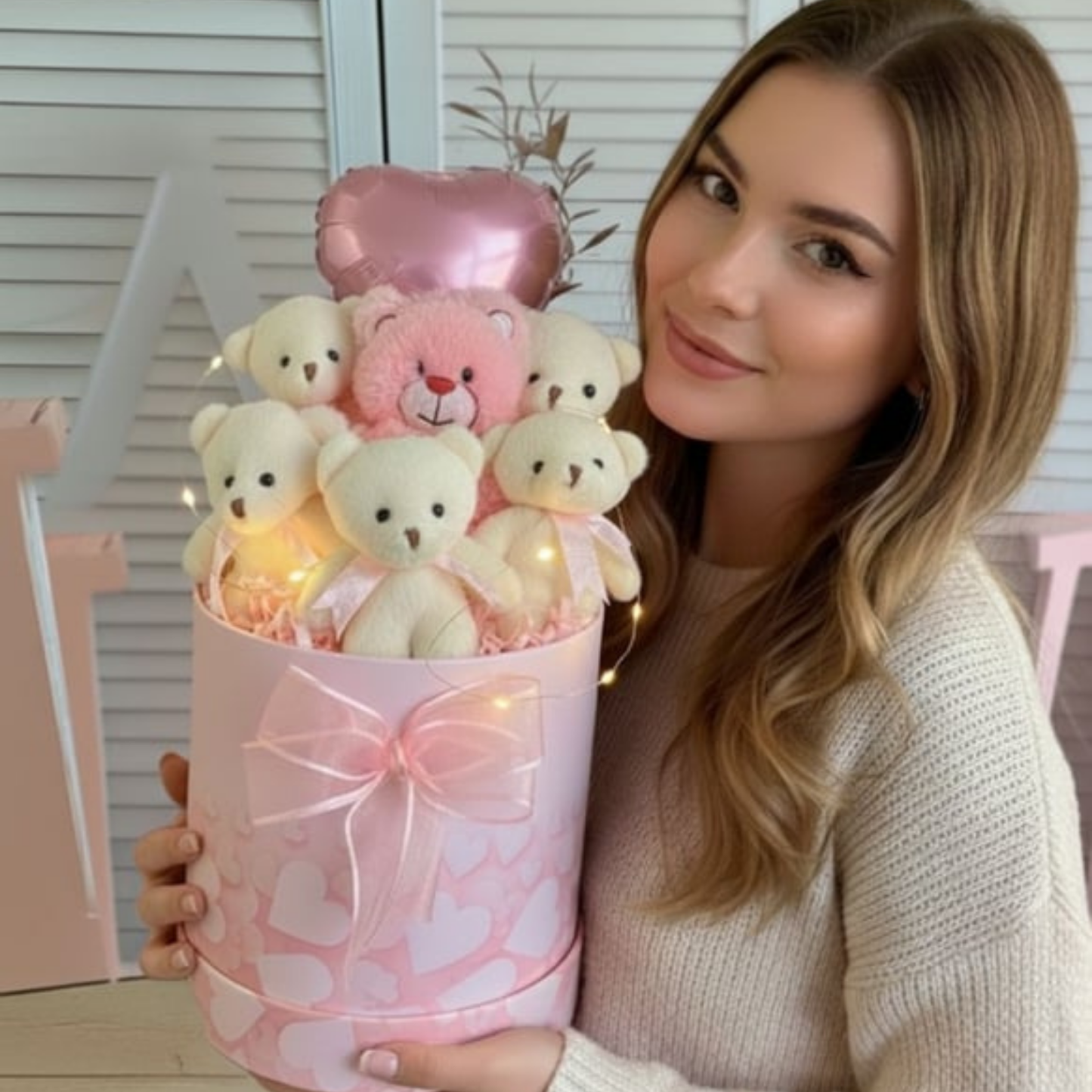 Kalpli Pembe Kutulu LED Işıklı 6’lı Beyaz Ayıcık Buketi