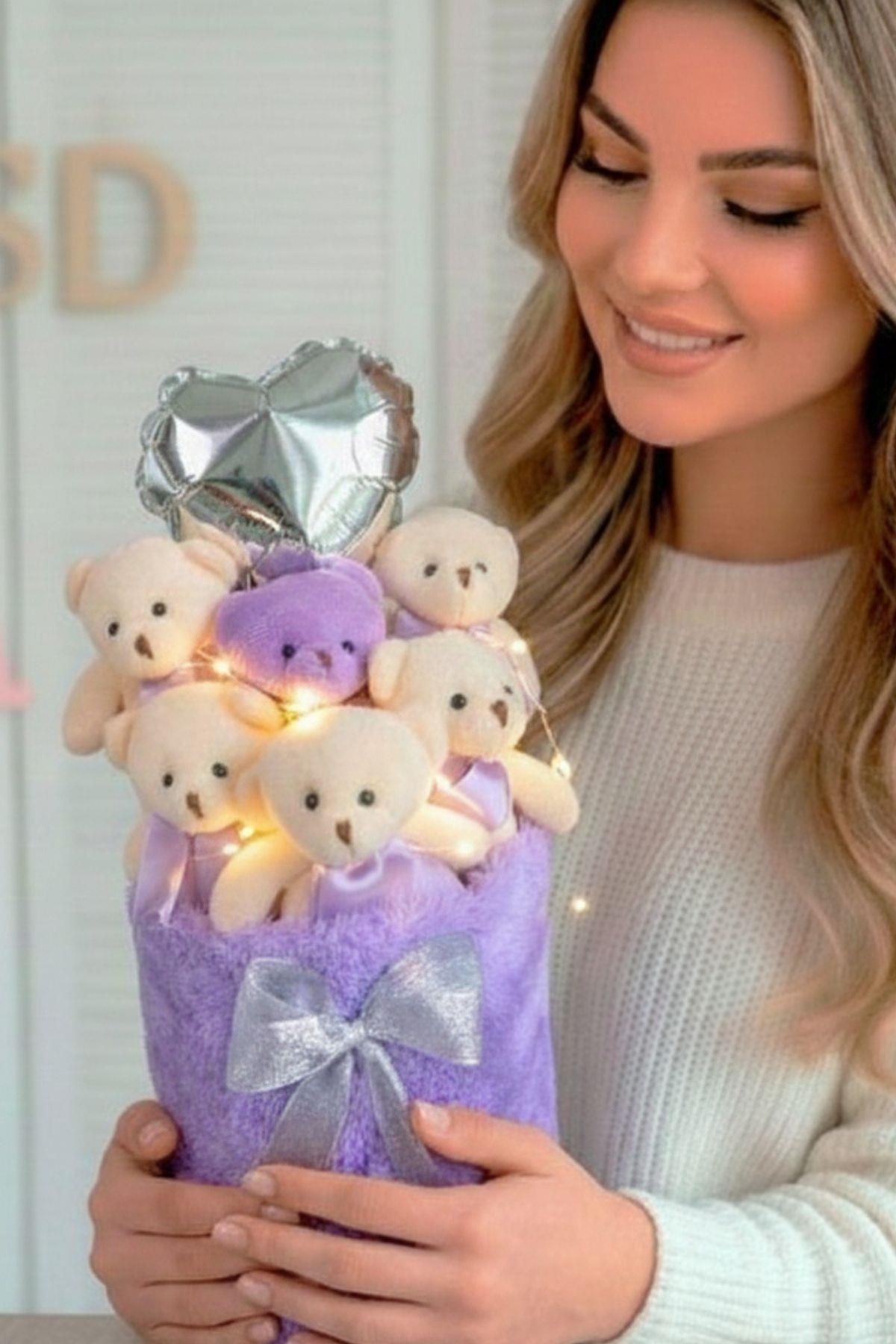 Kadınlar Gününe ÖZEL: Deluxe Lila Peluş Silindir Kutuda, LED Işıklı Kalpli Balonlu 6’lı Lila Ayıcık Buketi - Sevdiğine Hediye