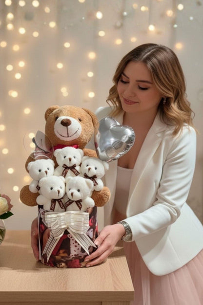 Kadınlar Gününe ÖZEL: Mesajlı Ayna ve Kalpli Kutuda Kahverengi - Pembe Delüxe Peluş Ayıcık Buketi – Romantik Hediye Seti