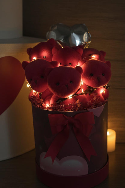 Kadınlar Gününe ÖZEL: Premium Özel Kalpli Silindir Kutusunda, Kalpli Balonlu LED Işıklı 6’lı Kırmızı Ayıcık Buketi
