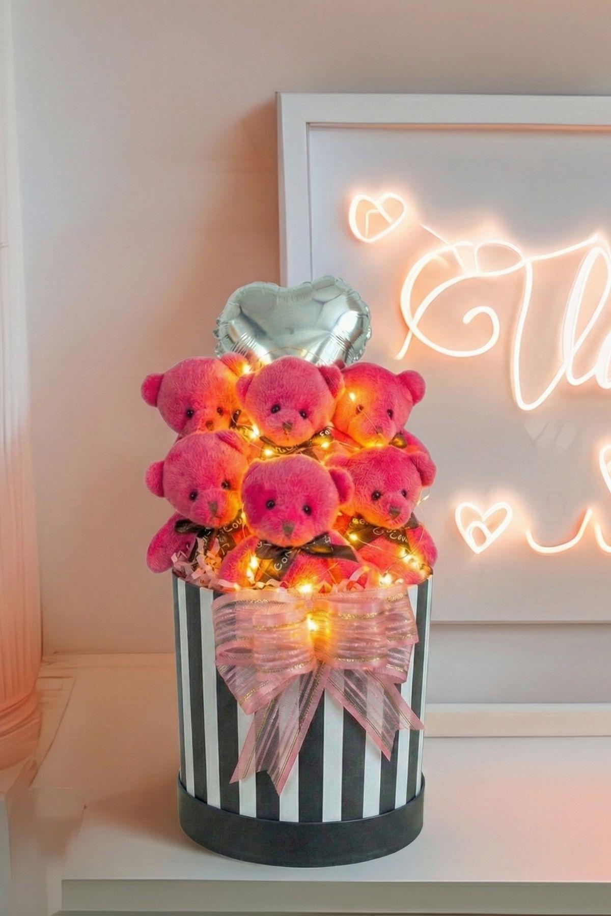 Premium Silindir Hediye Kutusunda, Kalp Balonlu LED Işıklı 6’lı Fuşya Ayıcık Buketi, Sevdiğini Hediye