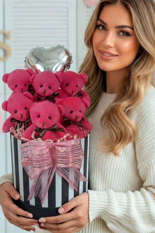 Kadınlar Gününe ÖZEL: Premium Silindir Hediye Kutusunda, Kalpli Balonlu 6’lı Fuşya Ayıcık Buketi