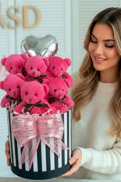Kadınlar Gününe ÖZEL: Premium Silindir Hediye Kutusunda, Kalpli Balonlu 6’lı Fuşya Ayıcık Buketi