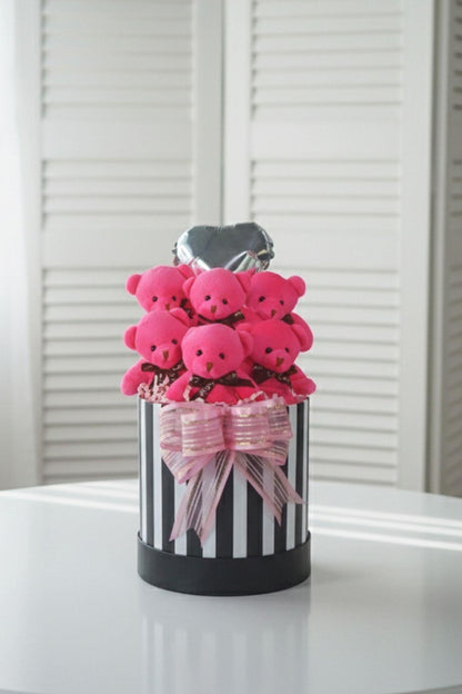 Kadınlar Gününe ÖZEL: Premium Silindir Hediye Kutusunda, Kalpli Balonlu 6’lı Fuşya Ayıcık Buketi