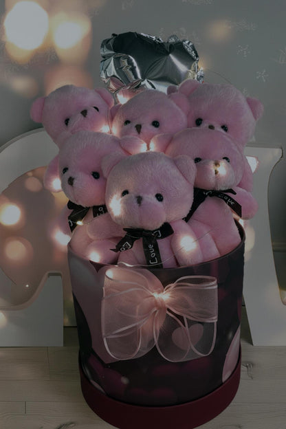 Premium Silindir Kalpli Kırmızı Kutusunda, Kalpli Balonlu LED Işıklı 6’lı Pembe Ayıcık Buketi