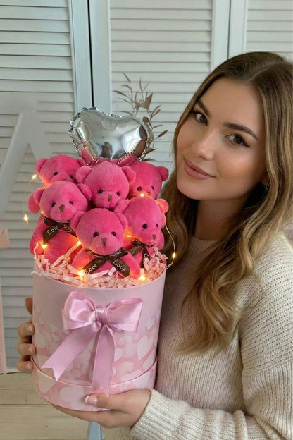 Kadınlar Gününe ÖZEL: Premium Silindir Kalpli Pembe Kutusunda, Kalpli Balonlu LED Işıklı 6’lı Fuşya Ayıcık Buketi, Sevdiğine Hediye
