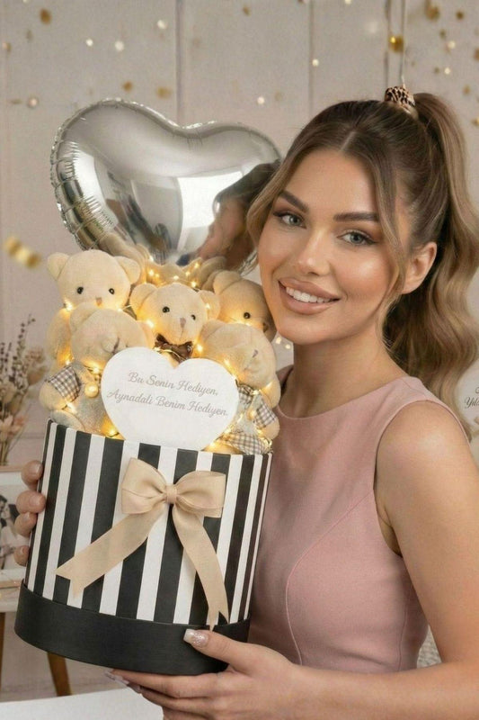 Premium Silindir Kutusunda LED Işıklı Aynalı  ve Kalp Balonlu Peluş Taba 5li Ayıcık Buketi