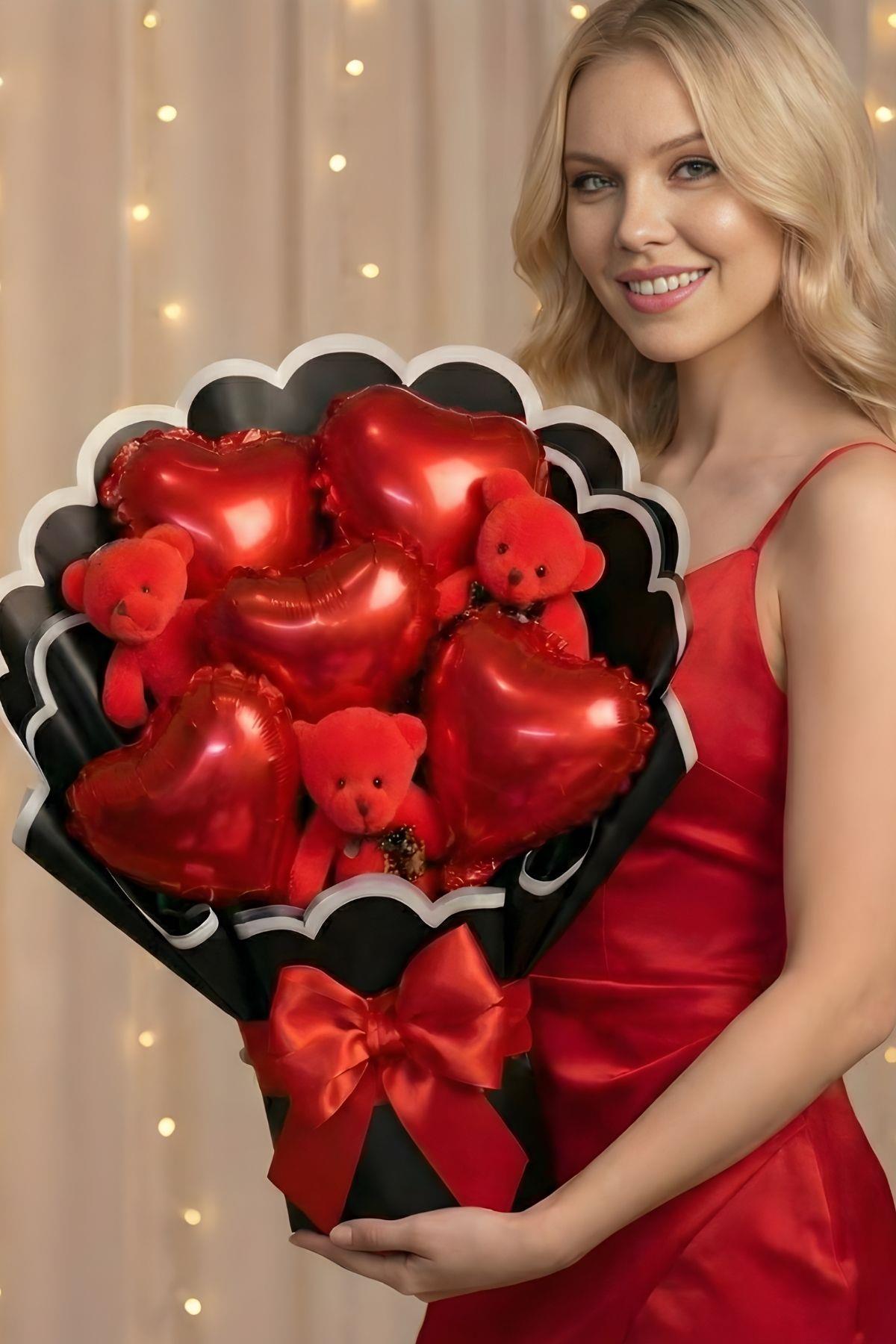 Kadınlar Günü'ne Özel: 5'li Kalp Balonlu, 3'lü Ayılı Kırmızı Ayıcık Buketi | Sevgiliye Hediye