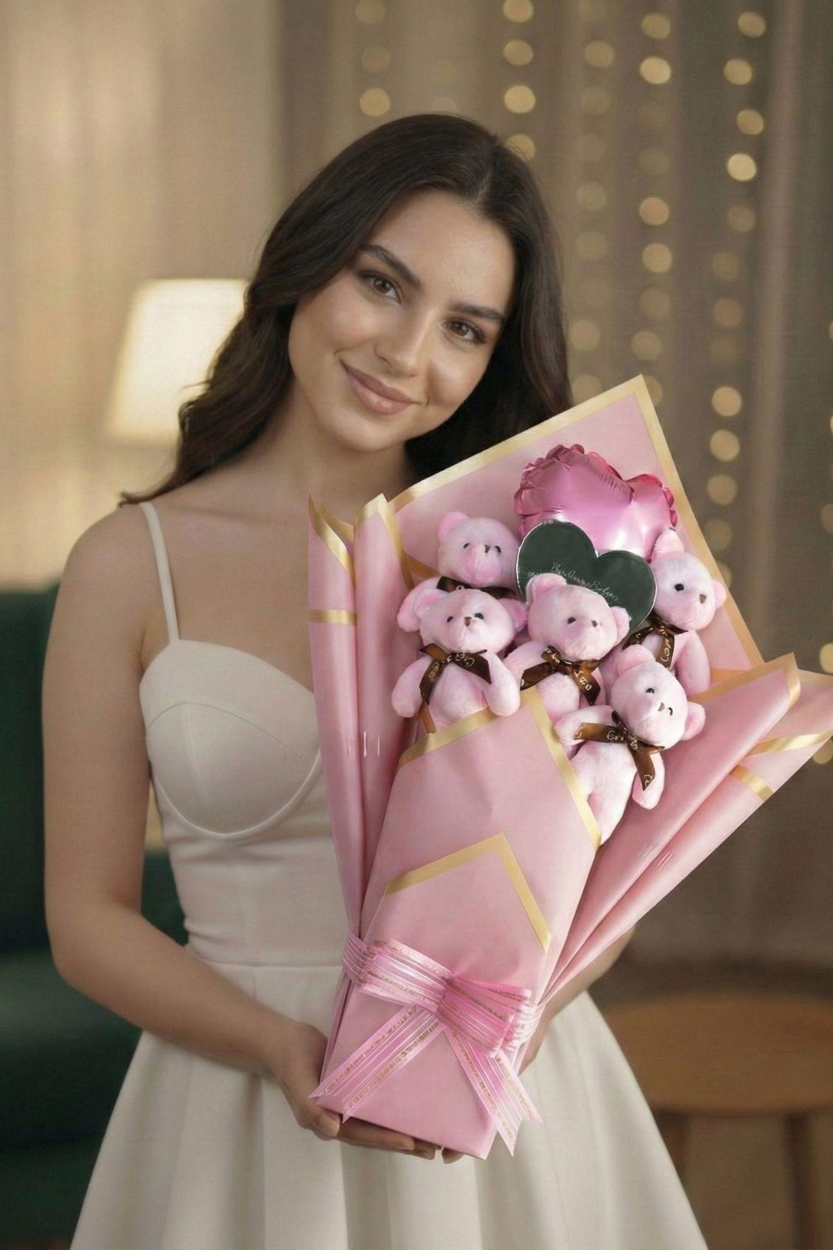 Kadınlar Günü'ne Özel: Mesajlı Kalp Aynalı ve Kalp Balonlu Pembe Peluş Romantik Ayıcık Buketi | Sevgiliye Özel