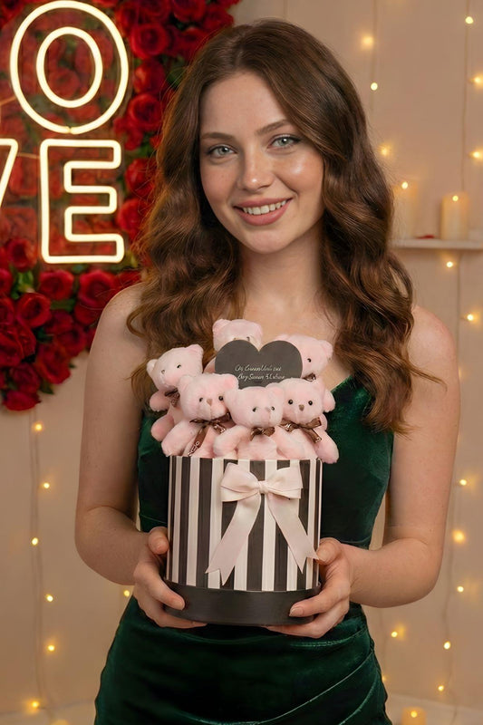 Kadınlar Günü Özel: Yazılı Aynalı Silindir Pembe Peluş Ayıcık Buketi Sevgiliye Hediye