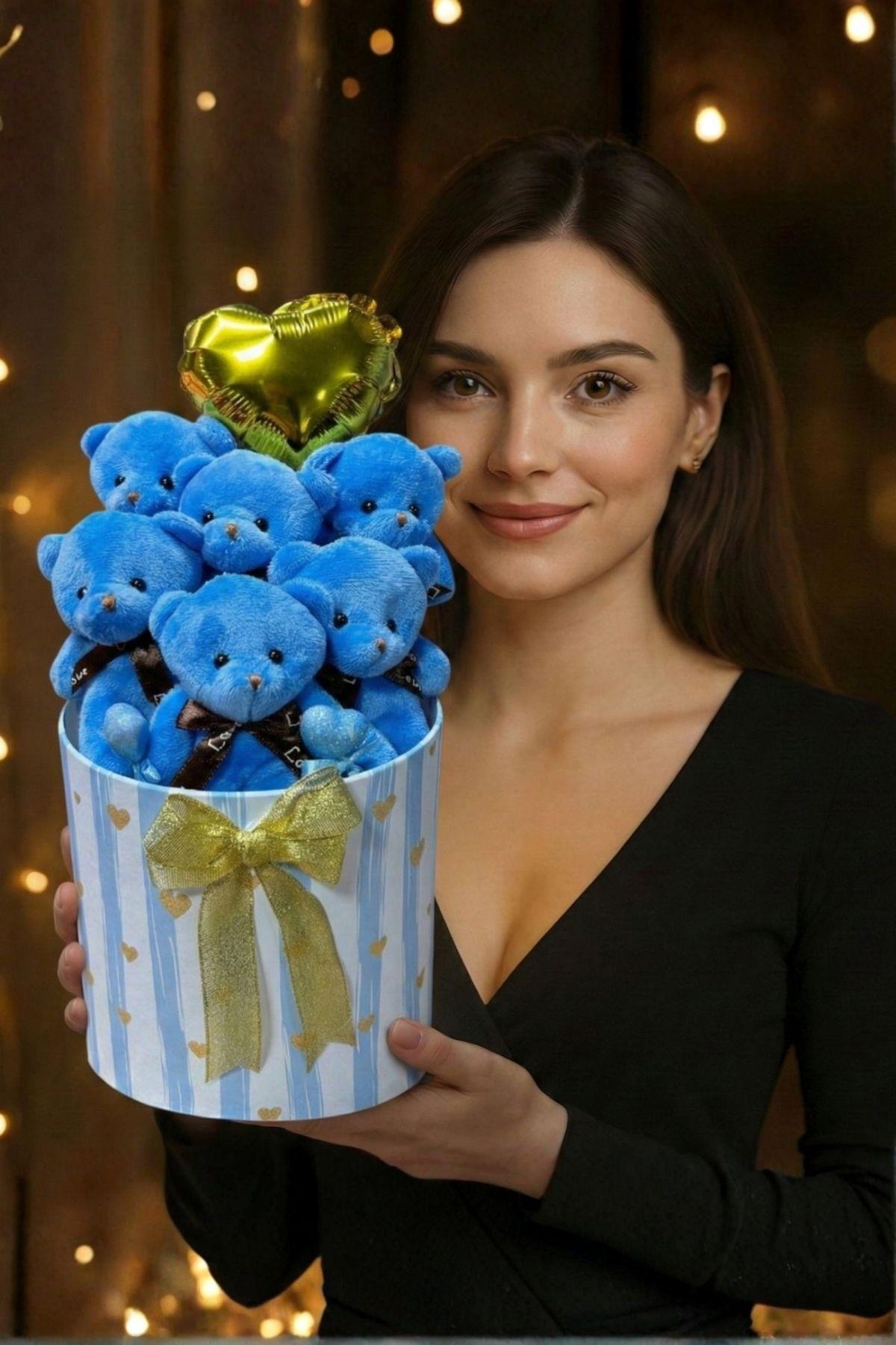 Kadınlar Gününe ÖZEL: Gold Detaylı Premium Silindir Kutuda, Kalpli Balonlu 6’lı Mavi Ayıcık Buketi