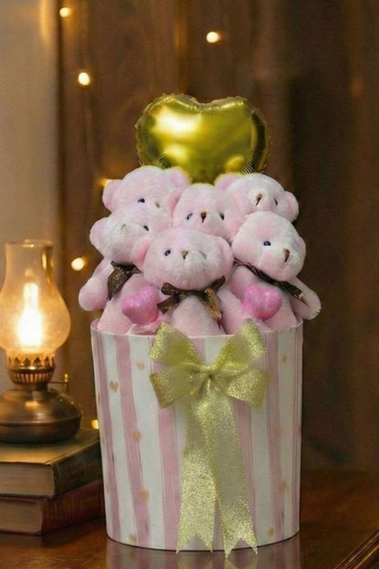 Kadınlar Gününe ÖZEL: LED Peri Işıklı Gold Detaylı Premium Silindir Kutuda, Kalpli Balonlu 6’lı Pembe Ayıcık Buketi