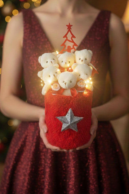 Yeniyıl ÖZEL Seri: Premium Silindir Gümüş Yıldız Detaylı Peluş Kutuda Yılbaşı Temalı LED Işıklı Noel Ağaçlı ve Noel Babalı, Özel Konsept Yeniyıl Ayıcık Buketi